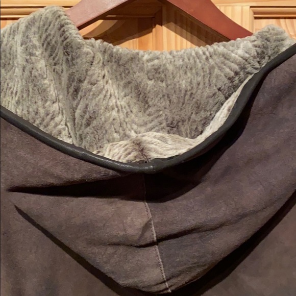 COMSTOCK & Co. Shearling Coat size 8. - Picture 6 of 10